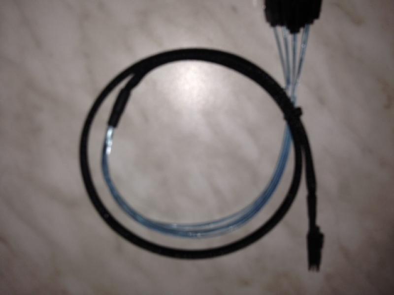 SFF8087 кабель на 4 sas sata