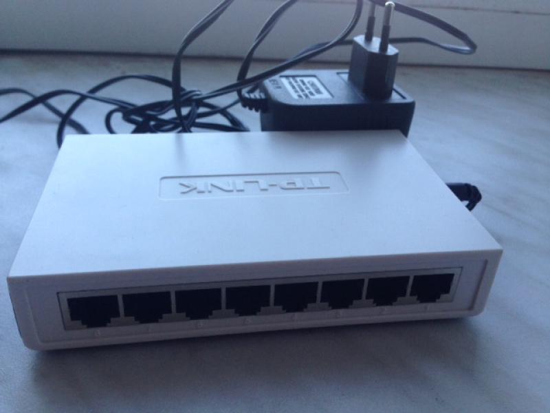 Коммутатор TP-Link TL-SF1008D
